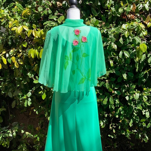 Vintage 1960’s dress with embroidered shawl - Picture 1 of 6
